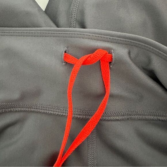 Under Armour 3/4 length compression leggings size XL - Picture 6 of 7